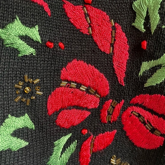 Arriviste Christmas Cardigan Sweater Vest Embroidered Poinsettia Black Size M. - Picture 4 of 10